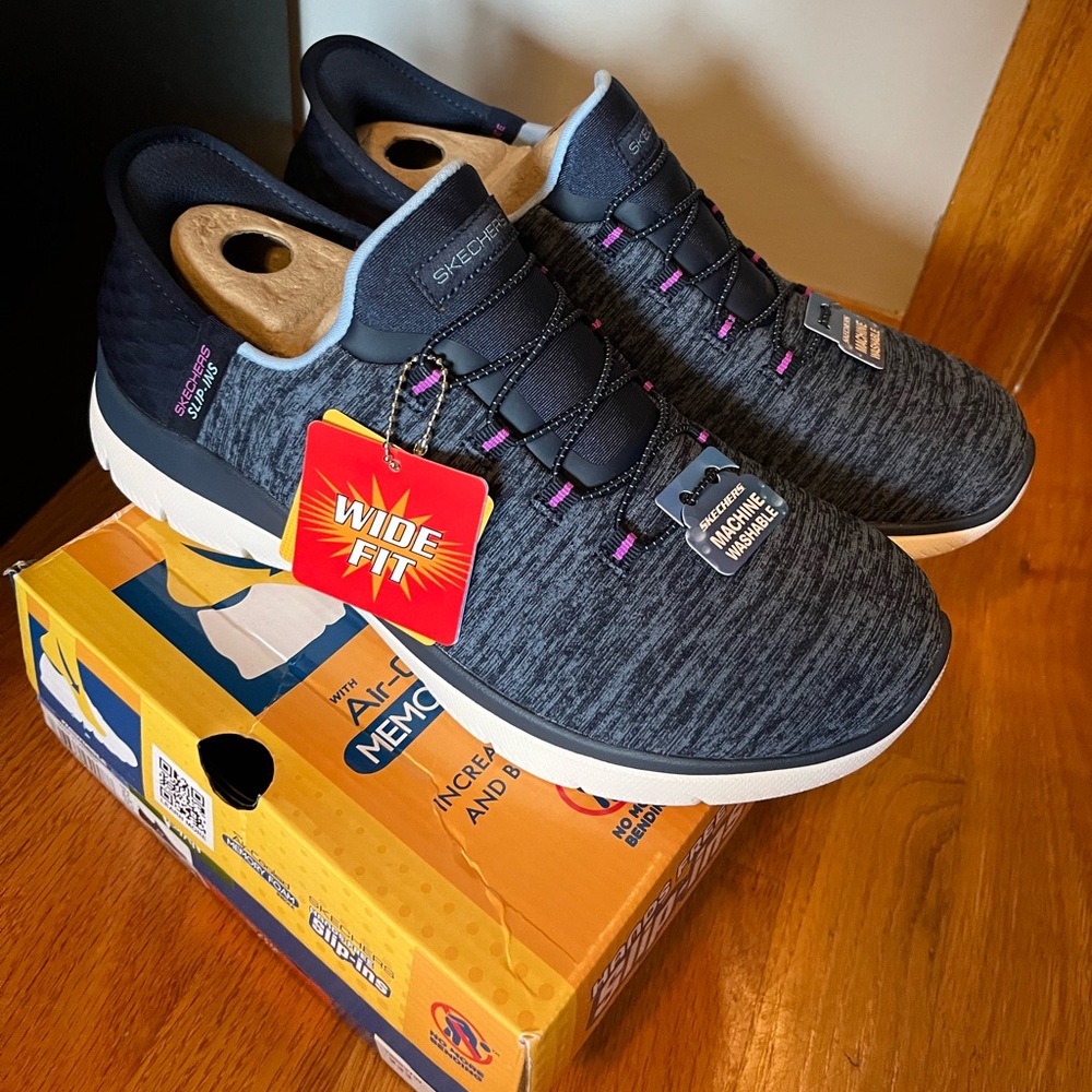 NWT Sketchers Slip On - Summits Dazzling Haze